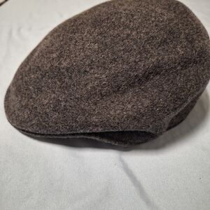 Scala newsboy hat in gray in like new condition. OSFM.